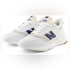 Women’s New Balance 997R White and Black Athletic  Shoes NIB
